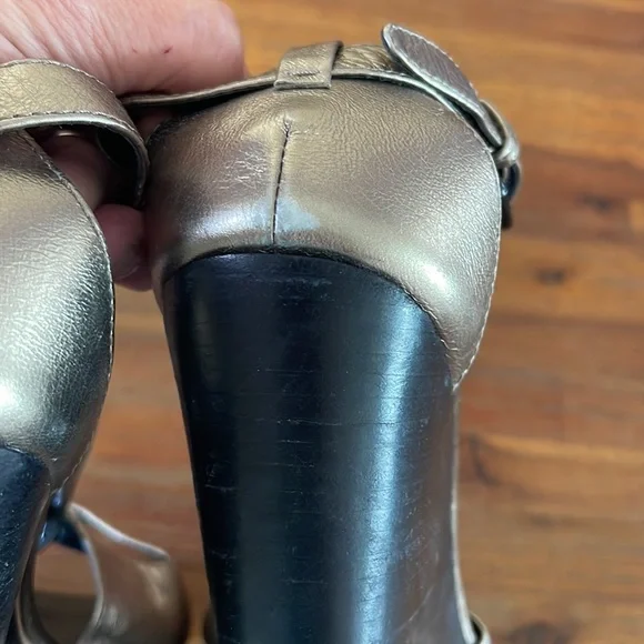 Burberry Metallic Gold Wooden Wedge Heel Leather Criss Cross Sandal - 41 10 - Picture 9 of 16